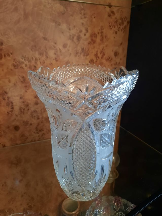 Vaso in cristallo scolpito classico con motivo a diamante