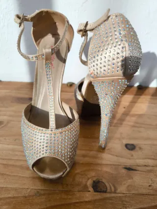 Sandalias de plataforma con pedrería