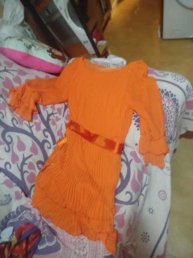 Vestido naranja con volantes