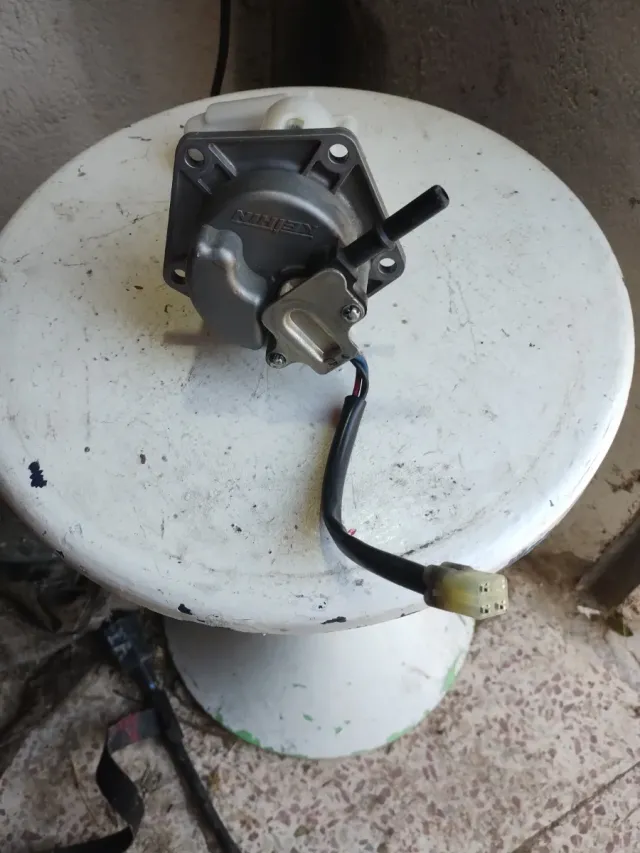 Bomba de combustible Kawasaki ER6n