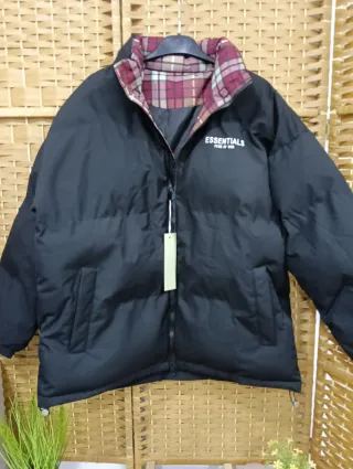 Cazadora ESSENTIALS negra y multicolor