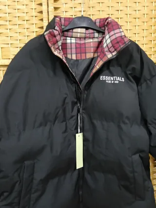 Cazadora ESSENTIALS negra y multicolor