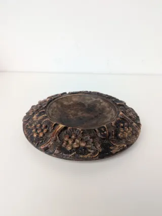 Posacenere in legno intagliato