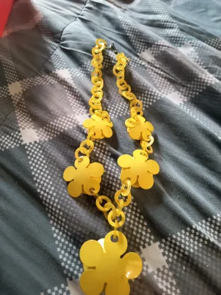 Collana con fiori gialli