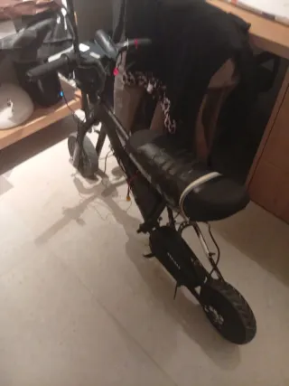 Patinete eléctrico negro