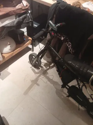 Patinete eléctrico negro