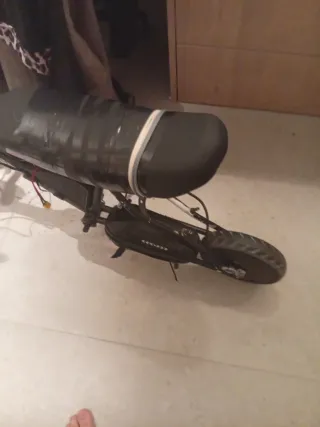 Patinete eléctrico negro