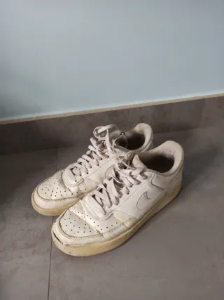 Zapatillas Nike Blancas. Courvision