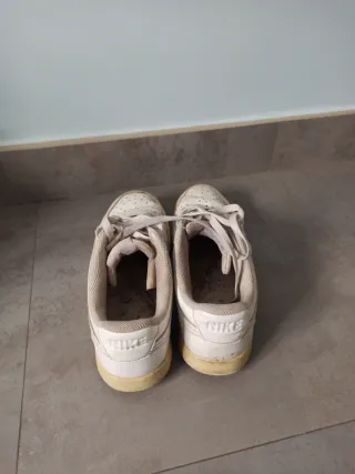 Zapatillas Nike Blancas. Courvision