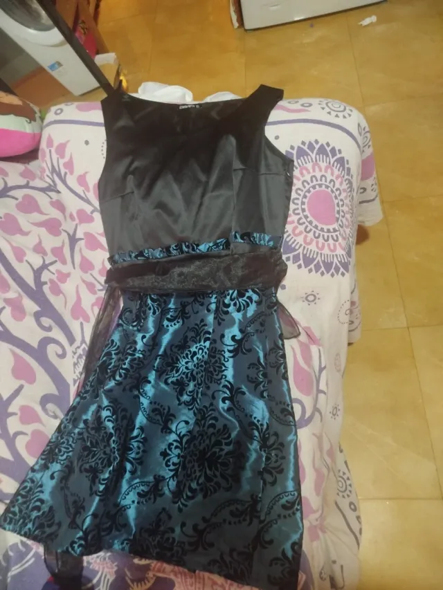 Vestido Negro y Turquesa