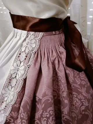 Falda Huertana Regional  hecha a medida