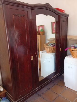 Armario antiguo vintage madera y mimbre