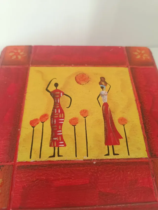 Scatola etnica in legno dipinta