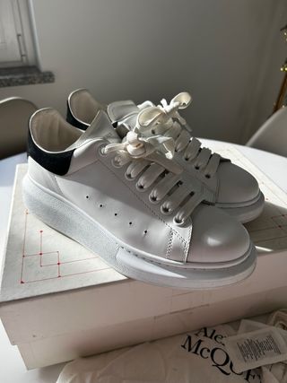 Alexander McQueen Sneakers Bianche Nere