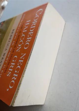 Cordero negro, halcón gris