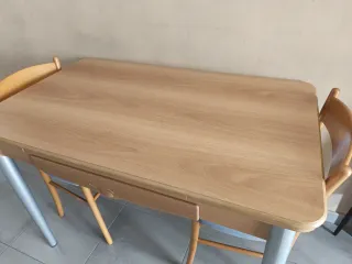 Mesa y 2 Sillas Comedor Madera y Metal