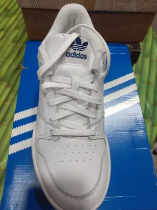 Zapatillas Adidas Blancas y Azules