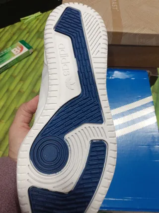 Zapatillas Adidas Blancas y Azules