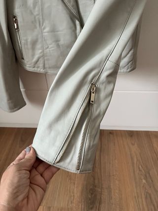 Cazadora Biker Mango blanca grisácea