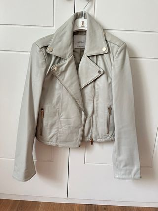Cazadora Biker Mango blanca grisácea