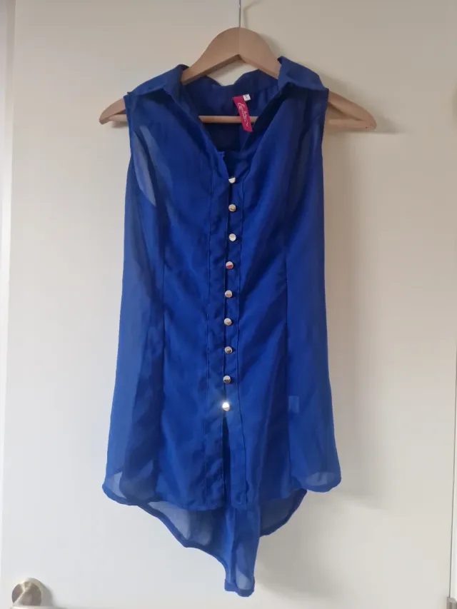 Blusa sin mangas azul eléctrico