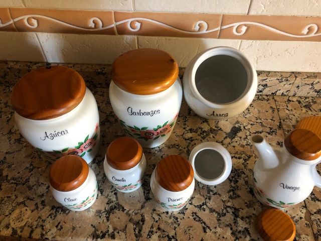 Set de 7 tarros de cerámica con tapa de madera
