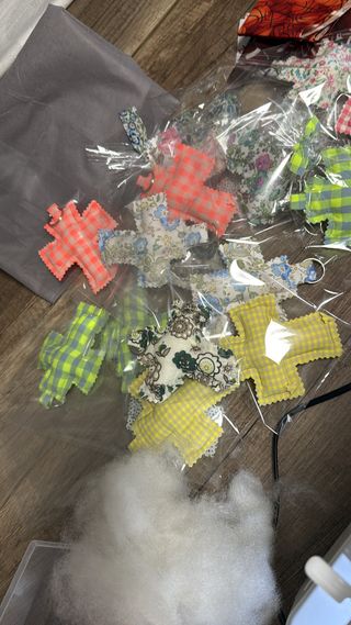 Llaveros Cruz Tela a Elegir