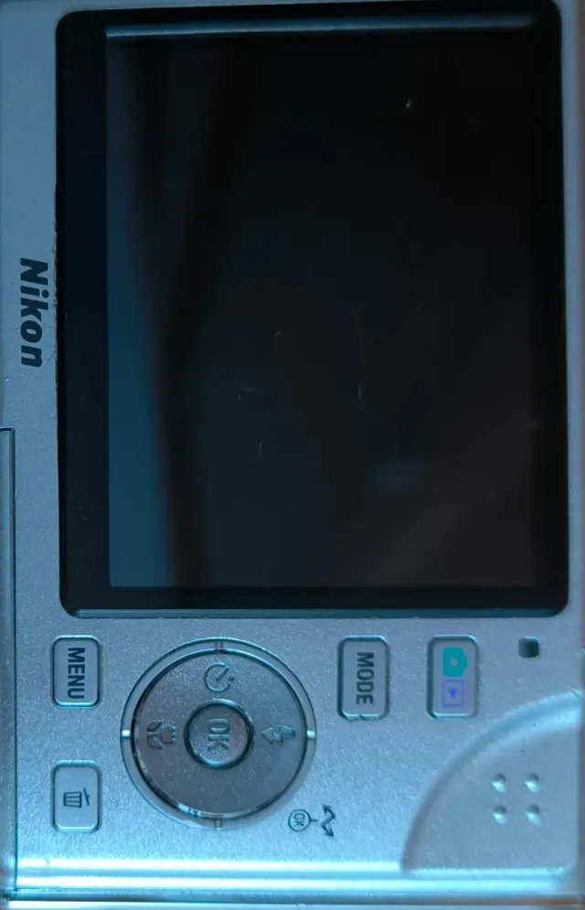 Cámara Nikon Coolpix S 6.1MP 3X Zoom