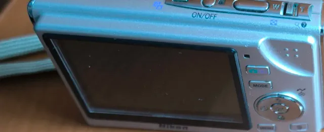 Cámara Nikon Coolpix S 6.1MP 3X Zoom