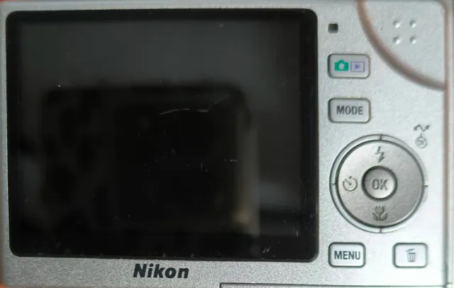 Cámara Nikon Coolpix S 6.1MP 3X Zoom