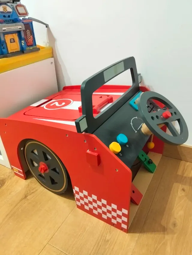 Coche de madera mecánico para niños