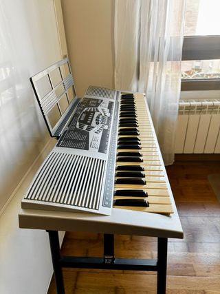 Teclado Electrónico Bontempi con soporte