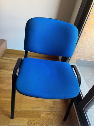 Escritorio de esquina en perfecto estado con silla