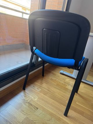 Escritorio de esquina en perfecto estado con silla