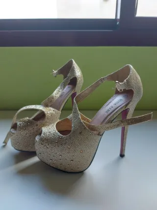 Sandalias doradas tacón plataforma