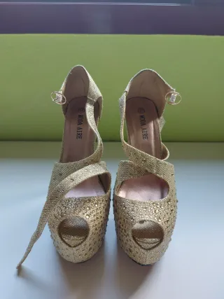 Sandalias doradas tacón plataforma
