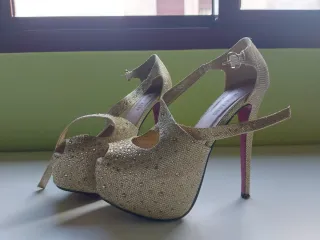 Sandalias doradas tacón plataforma