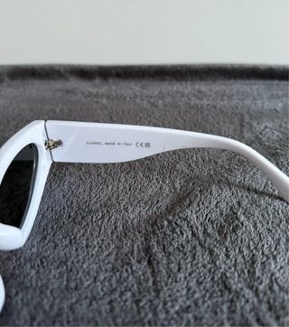 Gafas de sol Chanel negras y blancas
