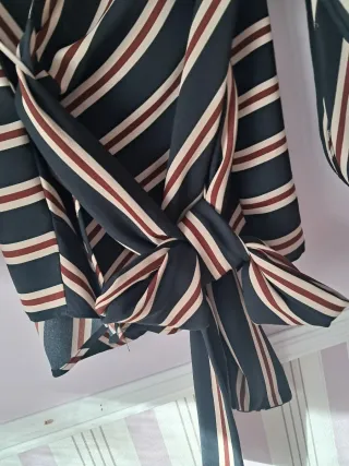 Camisa Zara cruzada rayas beige y azul