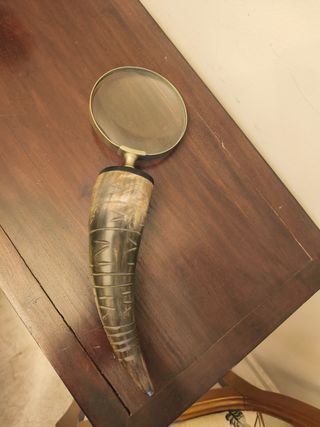 Lupa con mango de cuerno