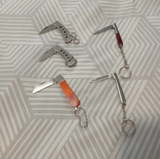 Mini coltelli portachiavi (set di 4)