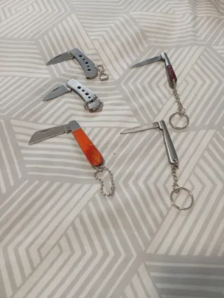 Mini coltelli portachiavi (set di 4)