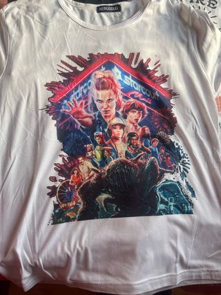 Chaqueta vaquera y 4 camisetas de Stranger Things