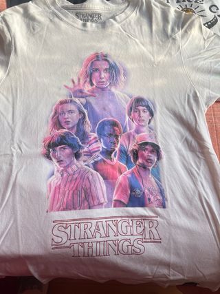 Chaqueta vaquera y 4 camisetas de Stranger Things