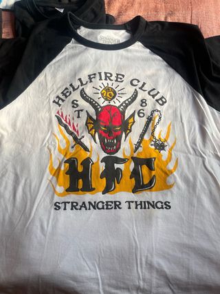 Chaqueta vaquera y 4 camisetas de Stranger Things