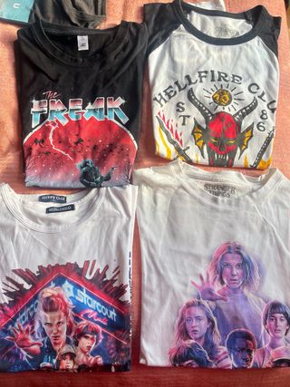 Chaqueta vaquera y 4 camisetas de Stranger Things