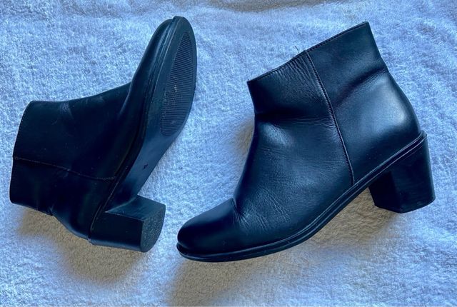 Botines de piel negros