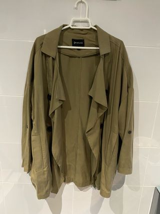 Trench de Stradivarius verde Chaqueta ligera