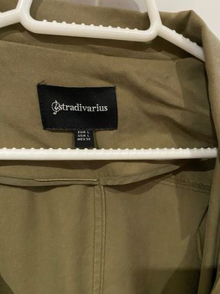 Trench de Stradivarius verde Chaqueta ligera