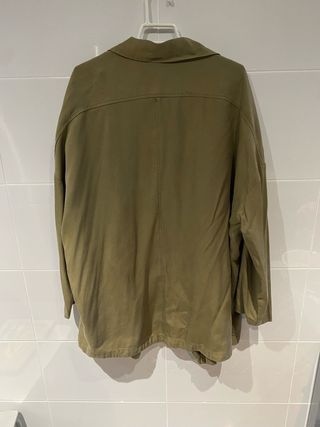 Trench de Stradivarius verde Chaqueta ligera